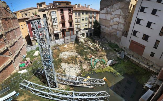 El PSOE pide al PP en el Pleno que «solucione de una vez» la situación del solar vacío en el PERI Carnicerías