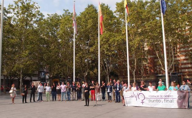 Gylda llama a la sociedad a amparar a «quienes salen del armario del calvario» de la violencia de género