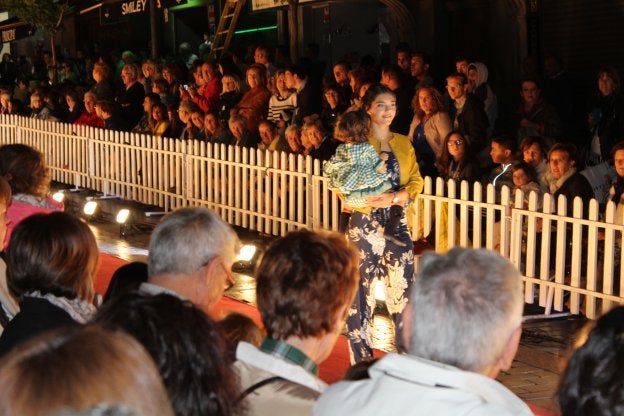 Promostock muestra en un desfile al aire libre la moda de la nueva temporada