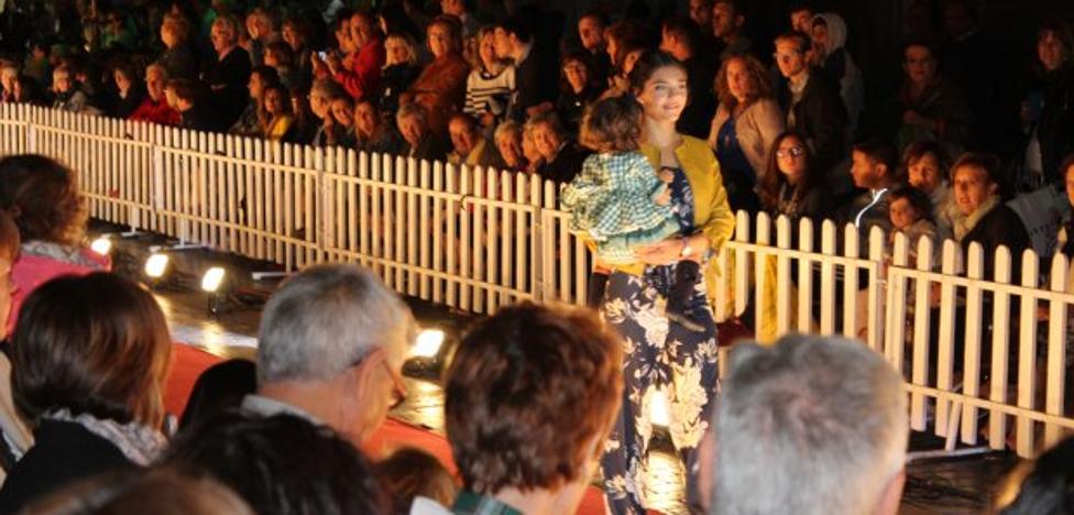 Promostock muestra en un desfile al aire libre la moda de la nueva temporada