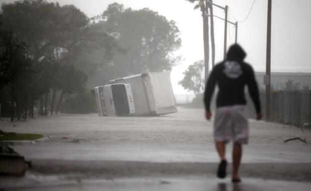 Irma sigue golpeando a Florida tras devastar el Caribe