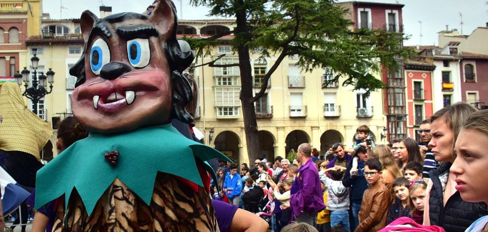 Desfile de gigantes y cabezudos