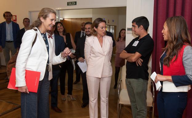 La infanta Elena entrega en Logroño tres premios de empleo social a entidades riojanas