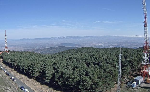 Moncalvillo se llena de coches... y de seteros