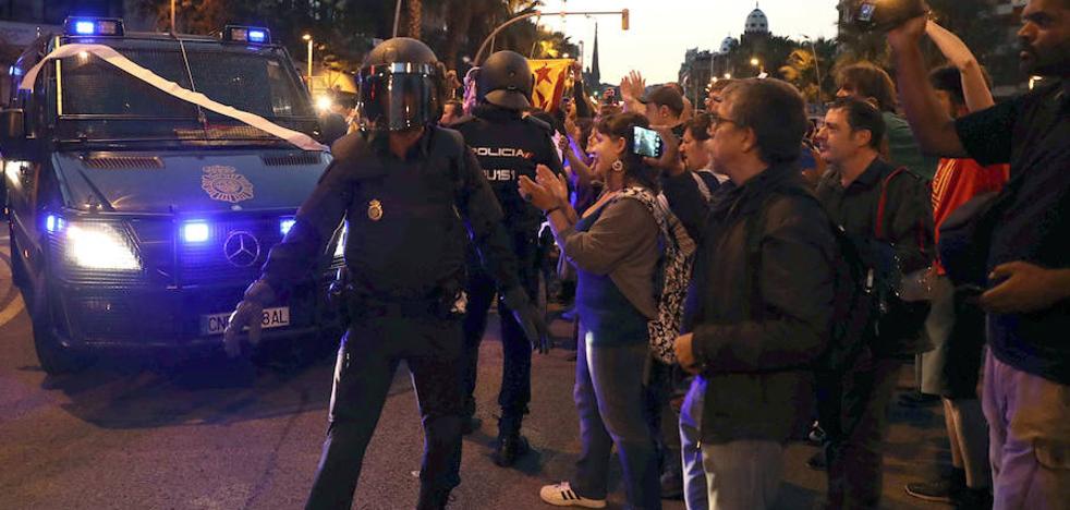 La Policía Nacional: «No perseguimos urnas ni ideas. Estamos aquí para restaurar la legalidad»