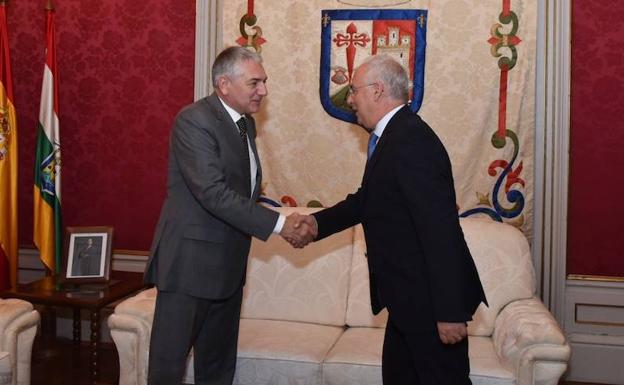 Ceniceros invita al embajador turco a explorar relaciones con La Rioja