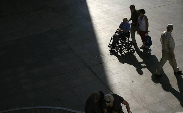 Un centenar de personas exigen en Logroño «pensiones dignas»