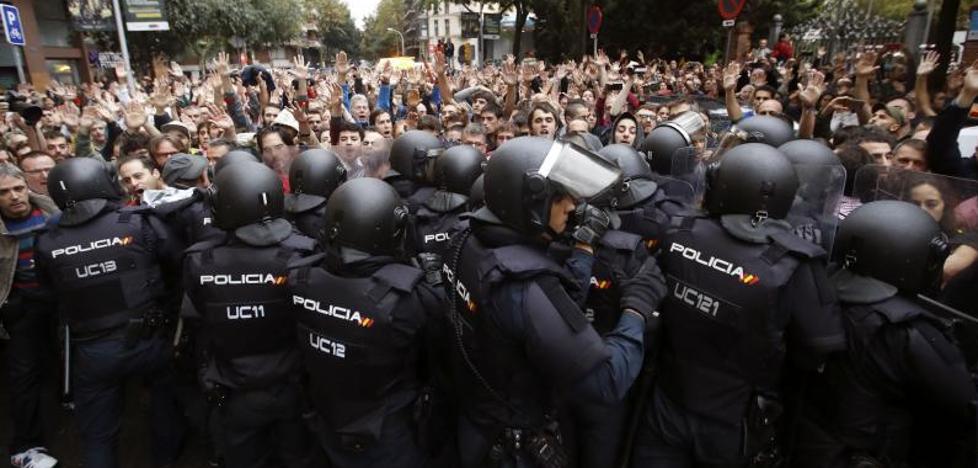 Hoteles catalanes echan a la calle a 500 policías y guardias civiles