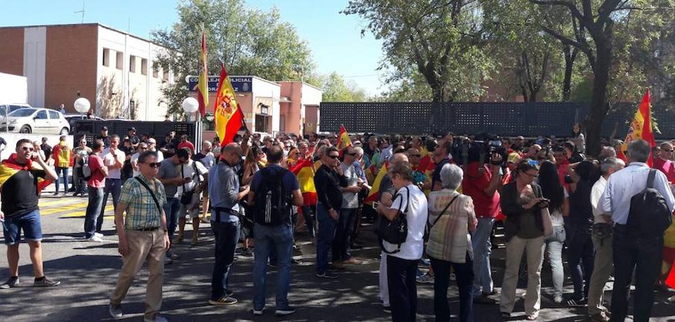 Policías se concentran en comisarías de toda España para exigir contundencia frente al acoso