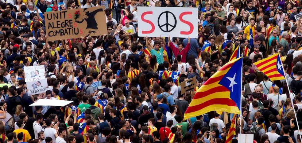 Miles de manifestantes toman el centro de Barcelona con motivo de la huelga