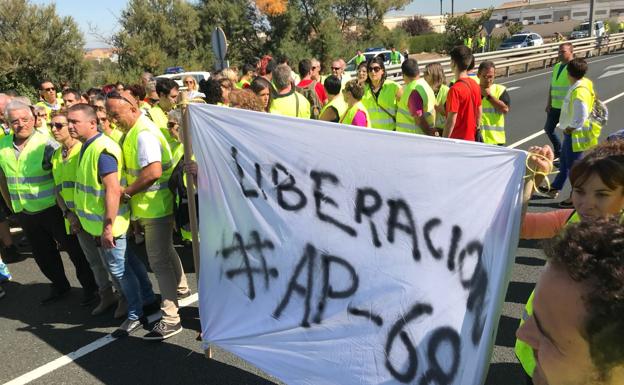 La indignación y la tristeza cortan la N-232