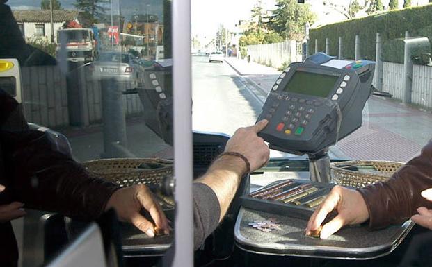 El PSOE pide que los estudiantes no empadronados también tengan descuentos en el autbús