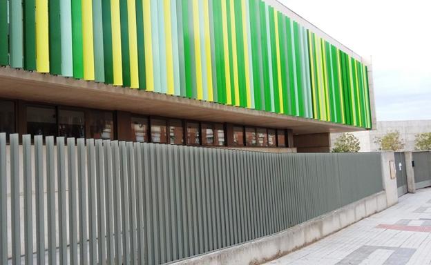 Un padre agrede a otro con un destornillador a la puerta de un colegio de Badajoz