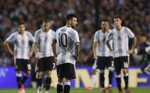 Argentina y Messi, cada vez más lejos del Mundial