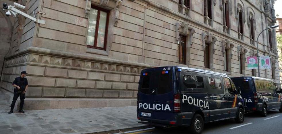 Interior ordena los primeros «relevos» de agentes para garantizar la presencia masiva en Cataluña