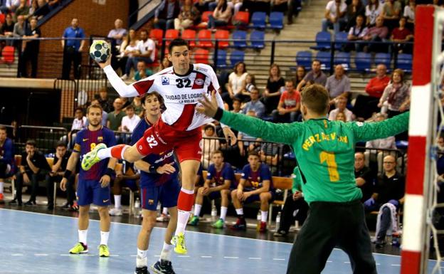 El Logroño rehabilita su imagen ante el Barcelona a pesar de la derrota