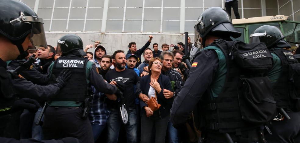 Detenido por pegar una patada en la cabeza a un guardia civil el 1-O