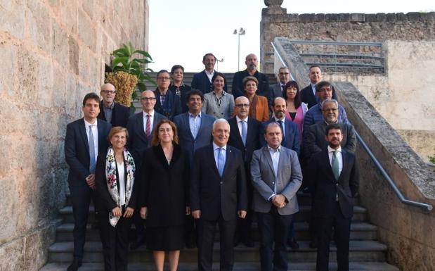 Un esfuerzo para «estrechar lazos y seguir sumando con el español, y no restando»