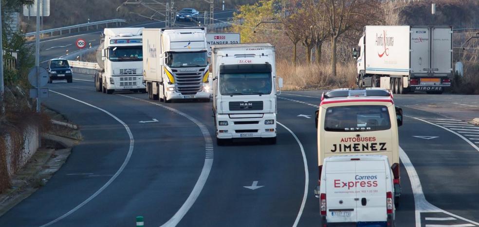 Fomento dice que el desvío de camiones a la autopista será efectivo «en semanas»