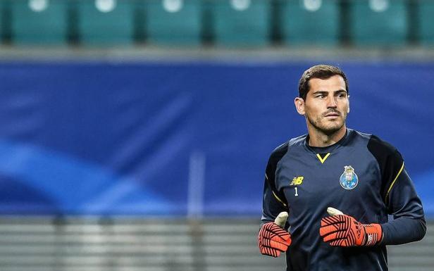 El entrenador del Oporto asegura que Iker es suplente porque no se entrena bien