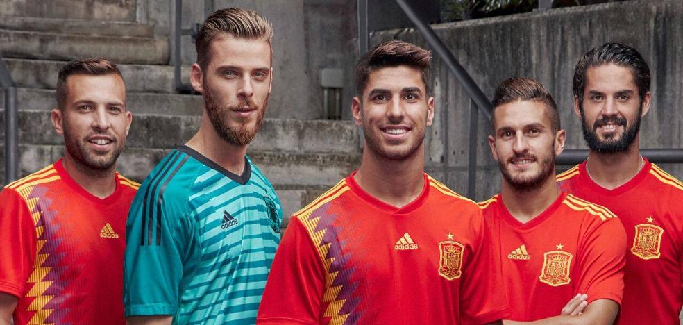 Polémica por la nueva camiseta de España para el Mundial