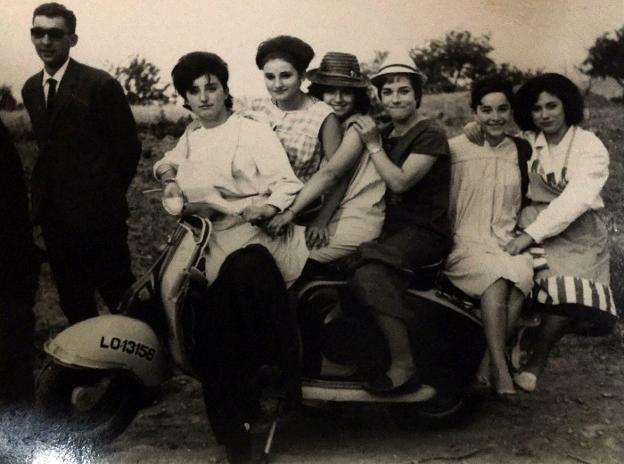 La Retina: seis jóvenes de Azofra en una moto