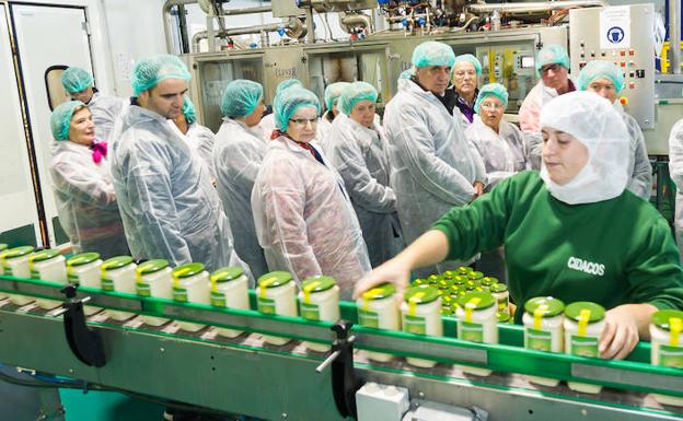Visita de consumidores a la conservera 'Cidacos', proveedor de Mercadona
