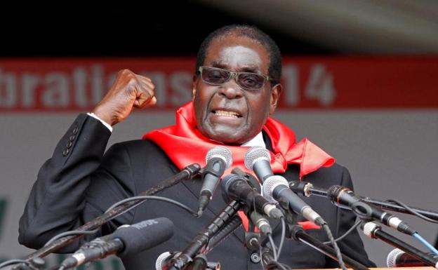 Mugabe se resiste a dimitir en negociaciones con los militares