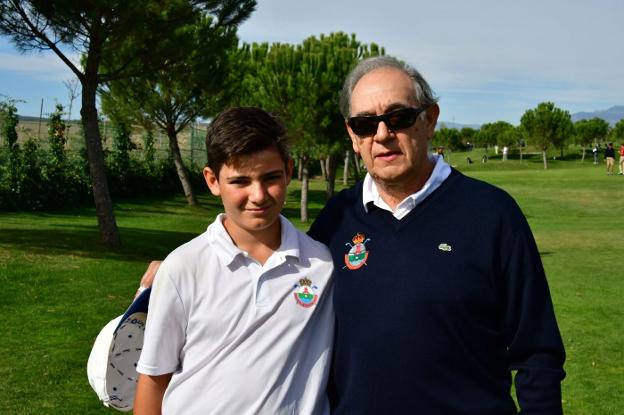 Abuelo y nieto, unidos por el golf