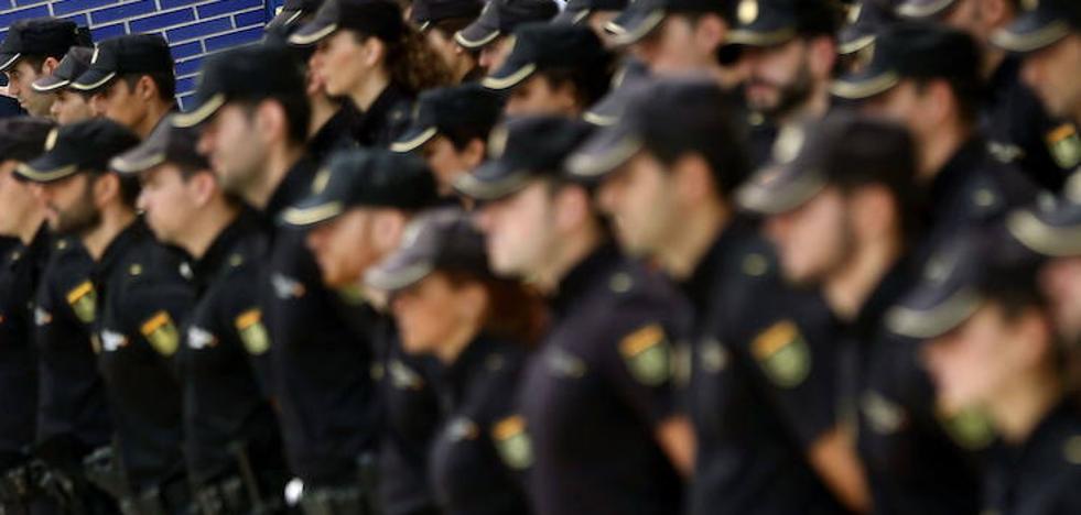 Detenidos dos internautas por amenazas a los agentes desplegados en Cataluña