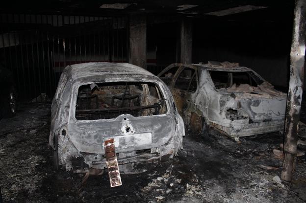 Un cortocircuito provoca un incendio en un garaje y la hospitalización de un bebé