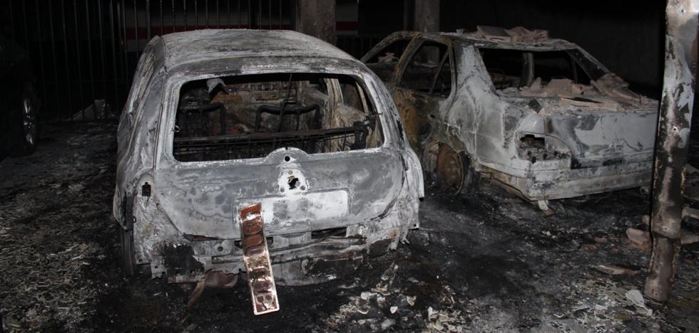 Un cortocircuito provoca un incendio en un garaje y la hospitalización de un bebé