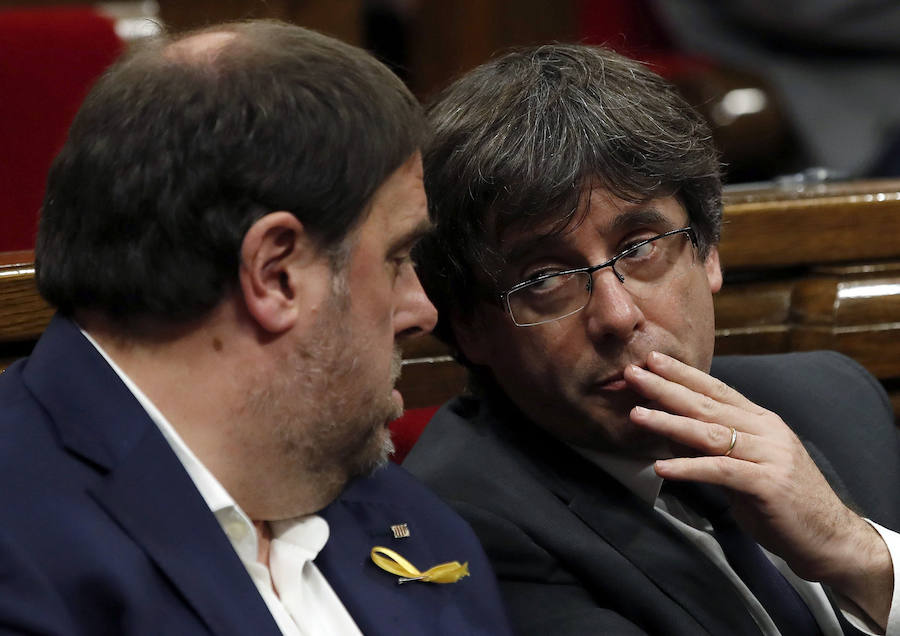 Puigdemont y Junqueras descartan la secesión unilateral en sus programas