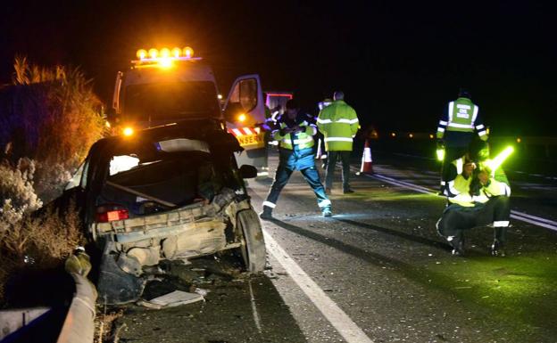 Tres heridos en un accidente entre un camión y dos coches en la N-232 en Fuenmayor