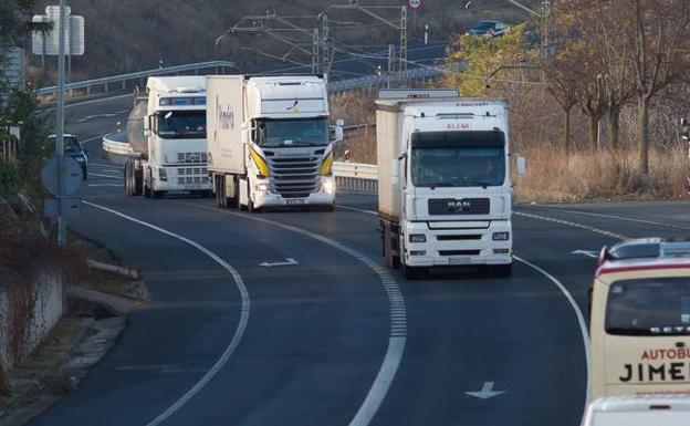 La patronal del camión asume el desvío por la AP68 «por seguridad», pero avisa de los sobrecostes