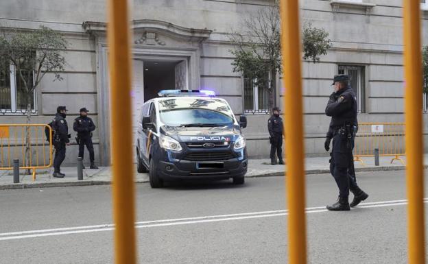 Los exconsejeros presos prometen al juez secundar el «diálogo y la negociación»