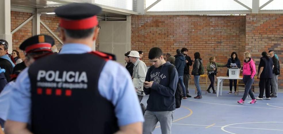 Un juzgado imputa desobediencia a cinco mossos por el 1-0