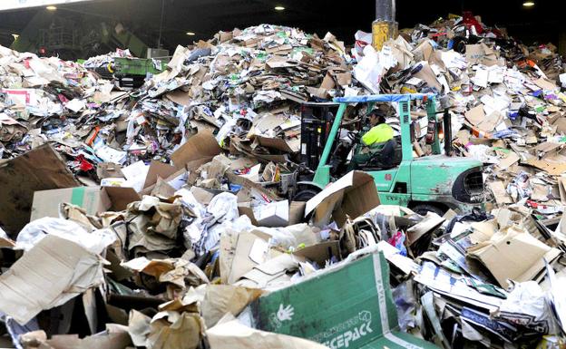 Logroño inicia una campaña de recogida selectiva de cartón en varias zonas comerciales
