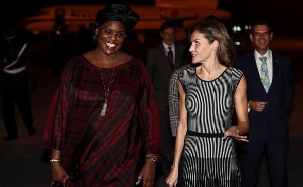 La Reina llega a Senegal para conocer proyectos de cooperación españoles