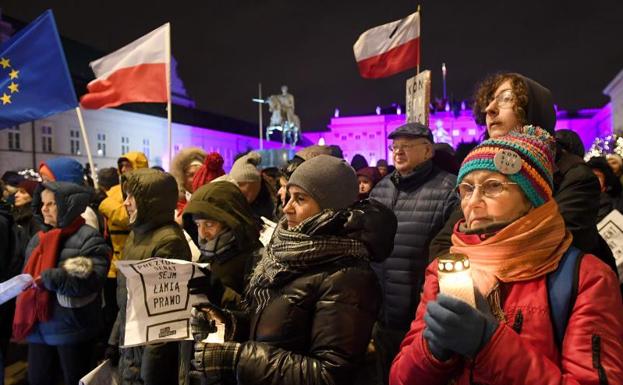 Bruselas activa el proceso para retirar el derecho a voto de Polonia en la UE