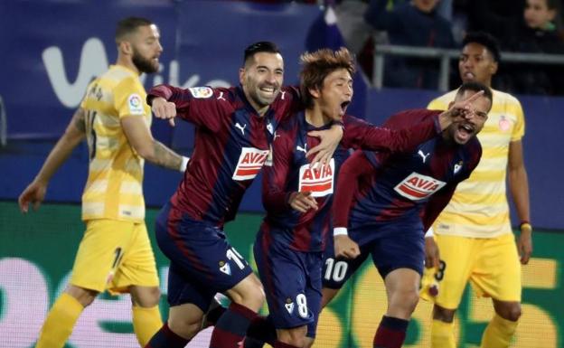 El Eibar prolonga su racha