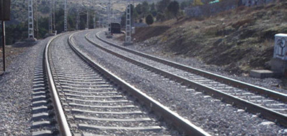 El montaje de traviesas polivalentes permitirá que circulen trenes AVE por el actual trazado Logroño-Castejón