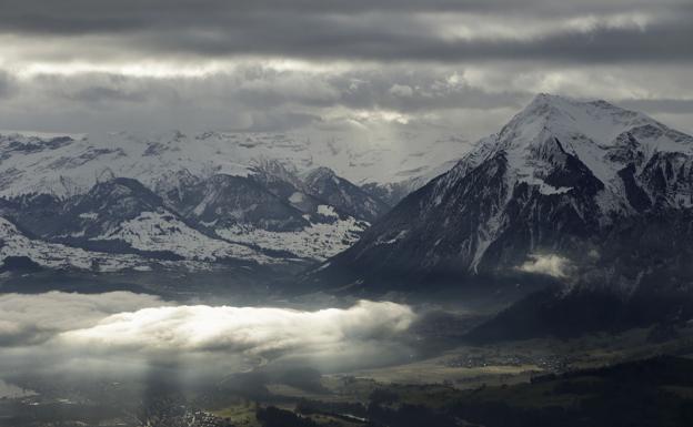 Mueren tres montañeros por aludes en los Alpes suizos