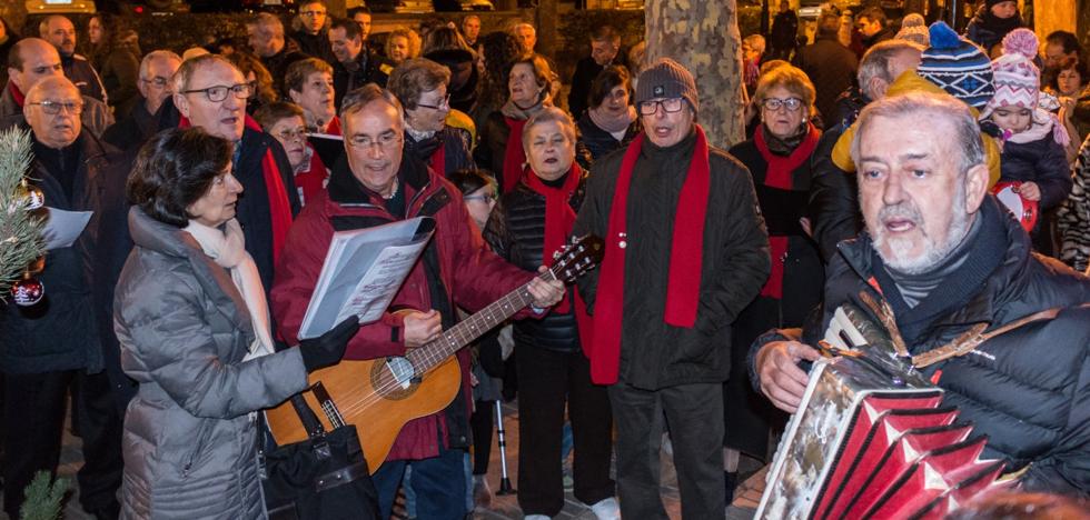 La coral cantó la Navidad