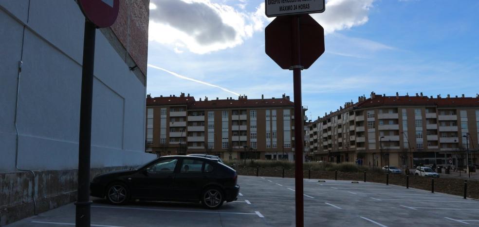 Cerca de cuarenta nuevas plazas de aparcamiento en La Magdalena y Santiago