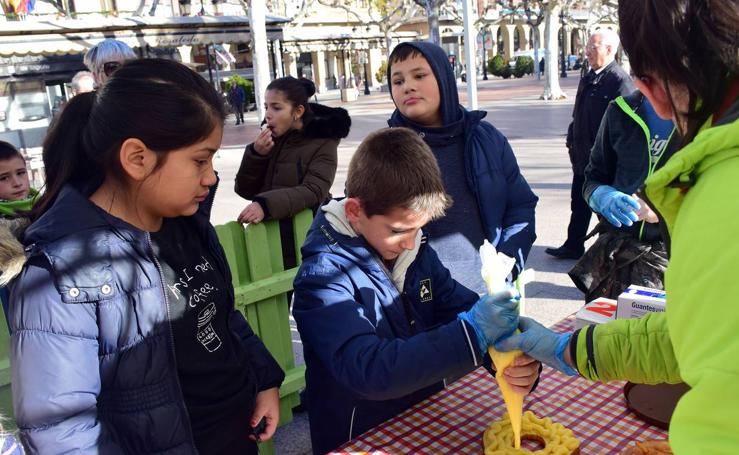 Taller infantil de elaboración de un roscón de Reyes en el Espolón de Logroño