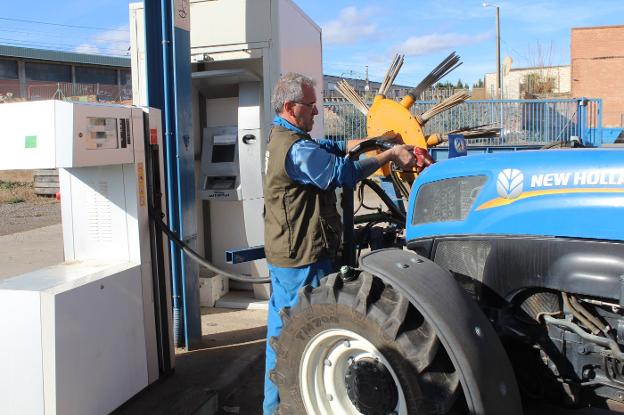 Malestar entre los agricultores por la limitación del repostaje en las cooperativas a 75 litros