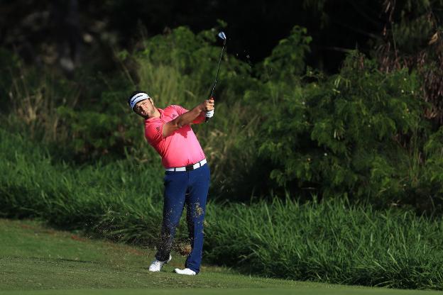 Rahm, a cinco golpes del liderato en Hawai