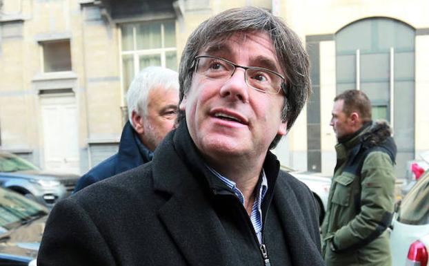 Puigdemont: «Si no fuera por un pueblo valiente ya seríamos un territorio subyugado con vuestra regencia»