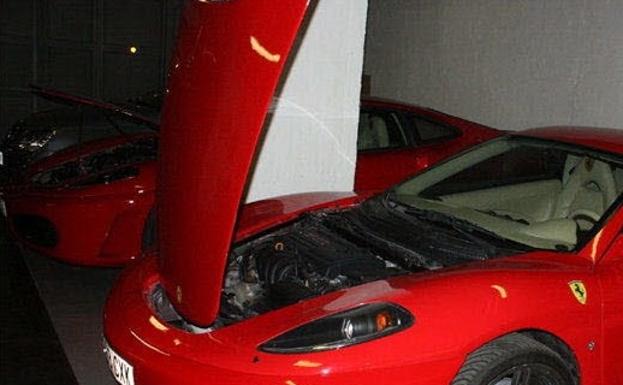 Detenido por cambiar la carrocería de un coche para transformarlo en un Ferrari y venderlo